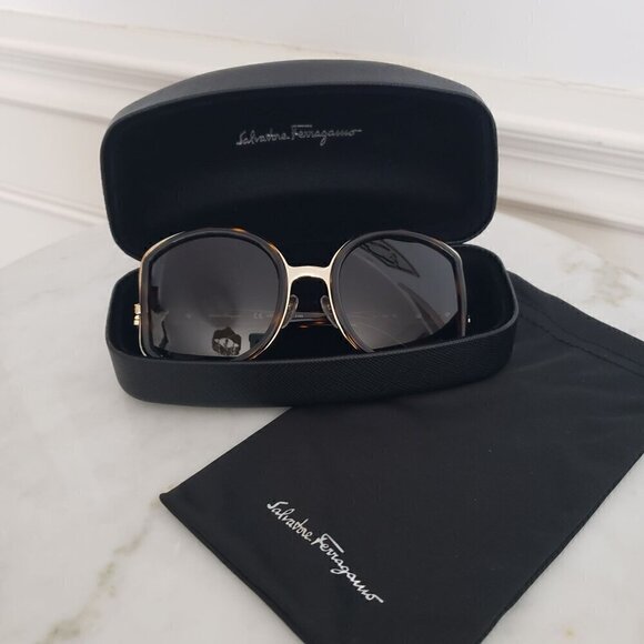 NIB Salvatore Ferragamo Oversize Tortoise Brown Side Cut Out 52mm Sunglasses - Picture 14 of 16